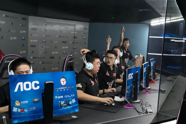 以及他对团 以及他对团